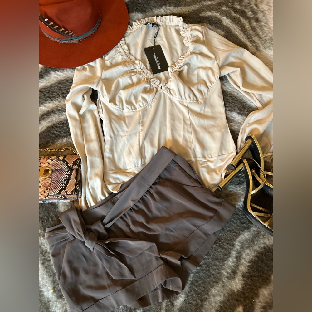 New Express Mini Shorts - Picture 2 of 3